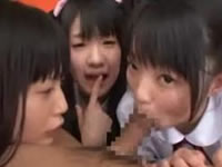 【良質エロ動画倉庫】美少女女子高生ロリっ娘3人組にチンコを舐め回されて...<br>